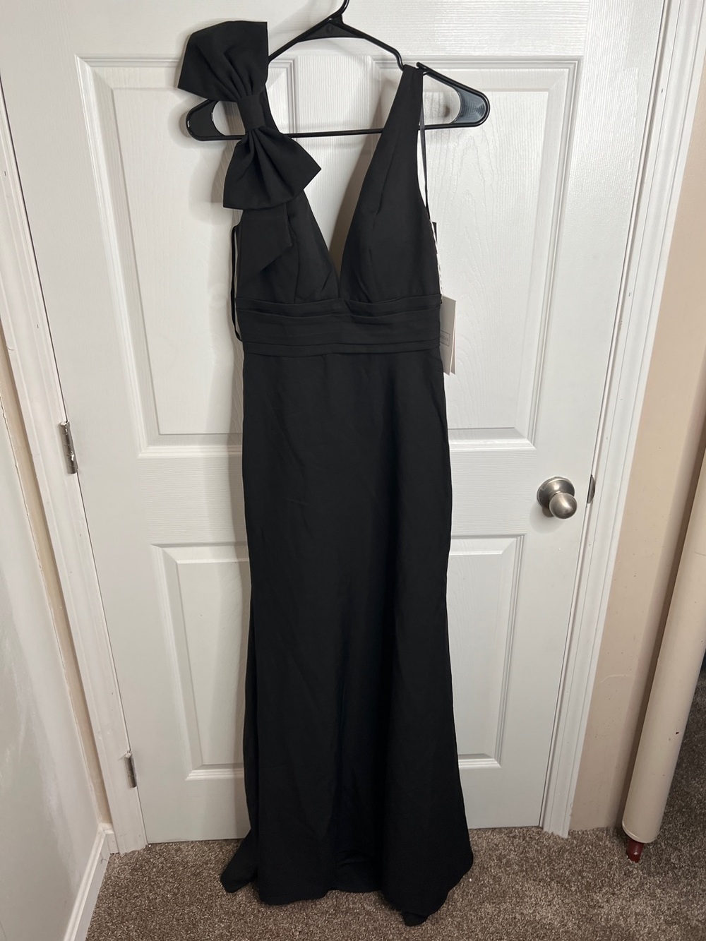 Mac Duggal Elegant Black One-Shoulder Evening Dress with Bow